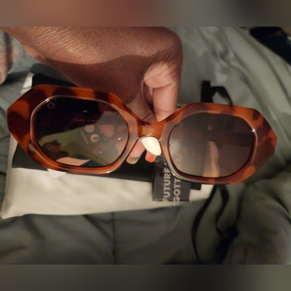 Sunglasses - Picture 4 of 7